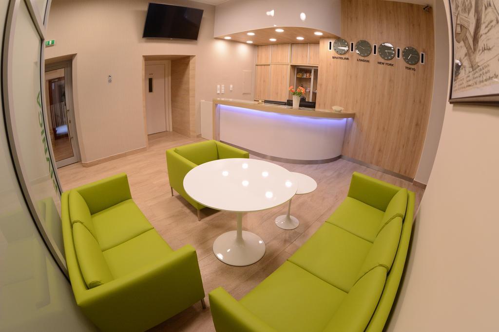Nové Zámky Hotel Stardust מראה חיצוני תמונה