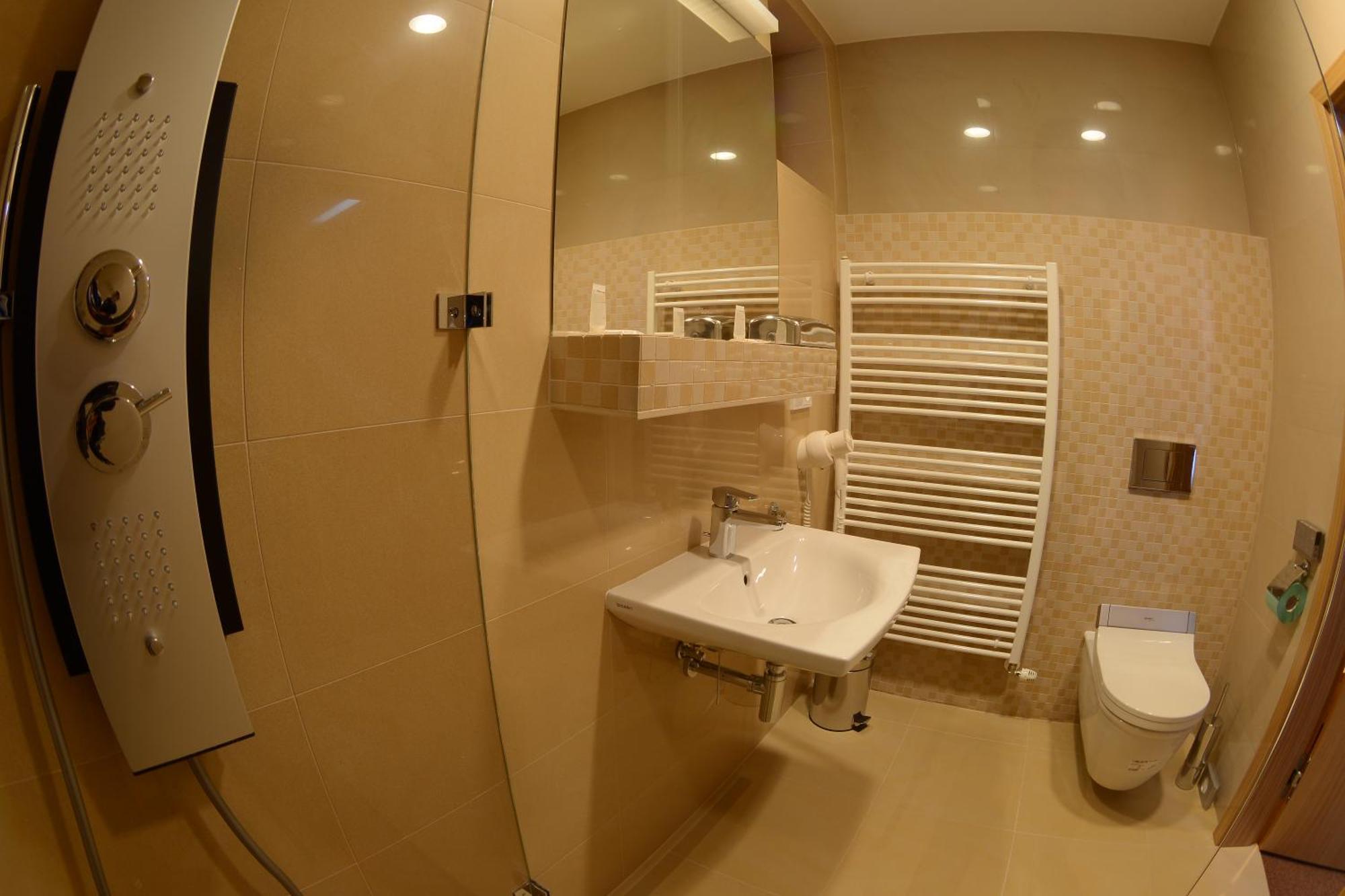 Nové Zámky Hotel Stardust מראה חיצוני תמונה