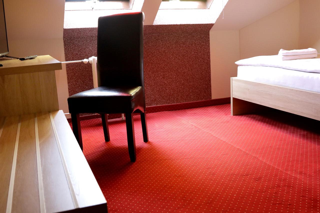 Nové Zámky Hotel Stardust מראה חיצוני תמונה