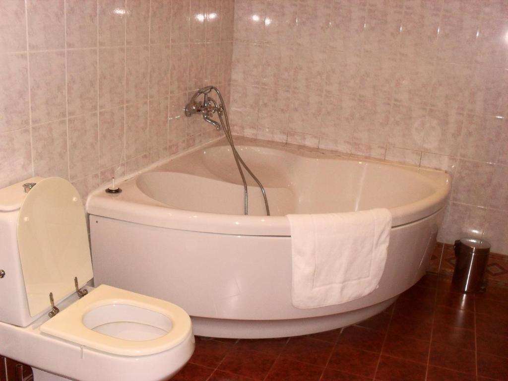 Nové Zámky Hotel Stardust מראה חיצוני תמונה
